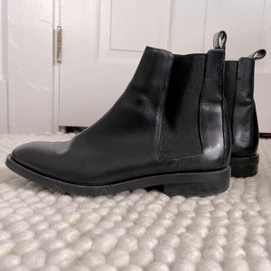 Everlane Chelsea ankle boot